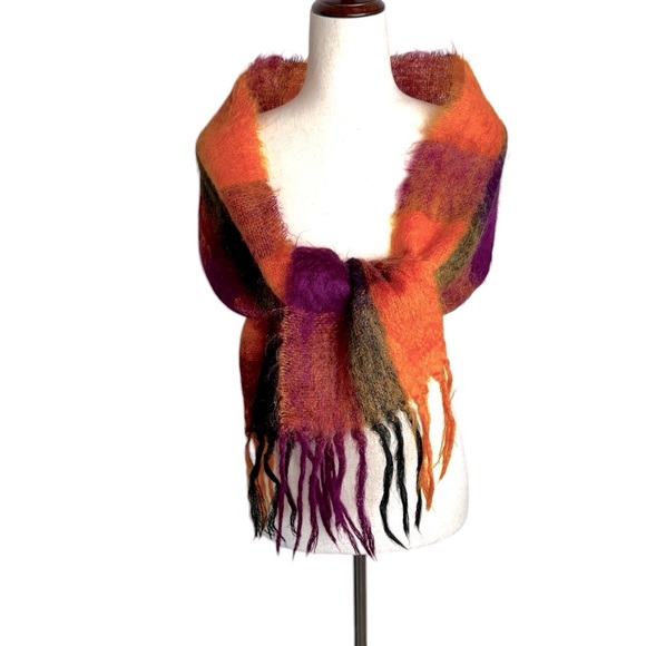 Carson Pirie Scott & Co.Plaid Scarf with Fringe Made In England mohair and wool - Picture 9 of 13